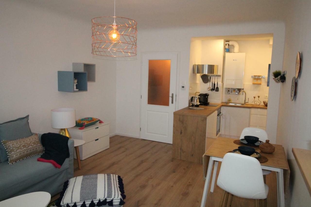 Studio Thalia Next To Metro Vienna Luaran gambar